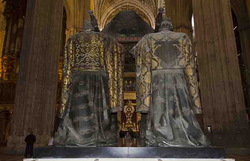 Sevilla 018 - catedral - mausoleo de Cristóbal Colón.jpg